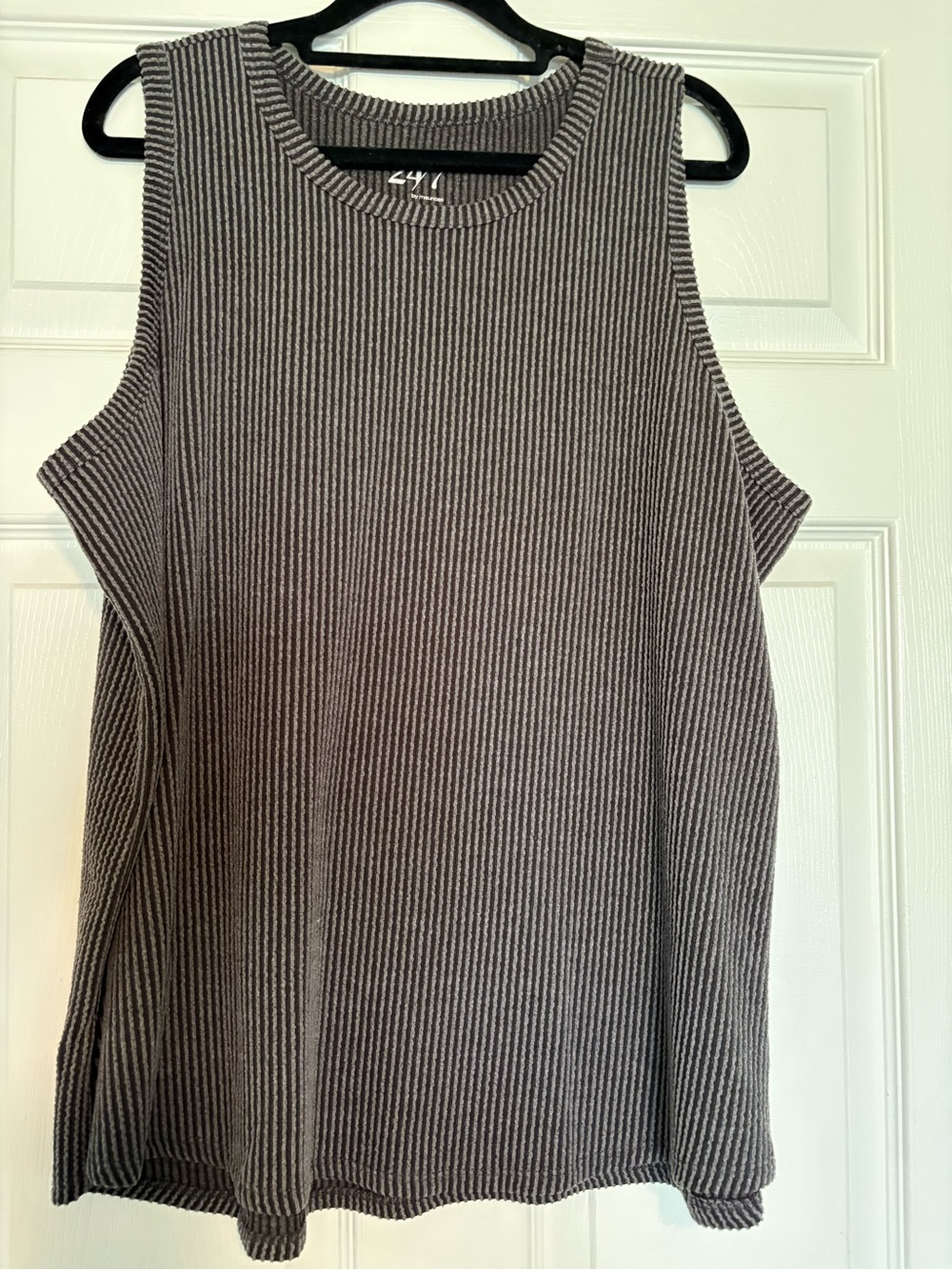 Sleeveless Ribbed Tank Top - Gray
